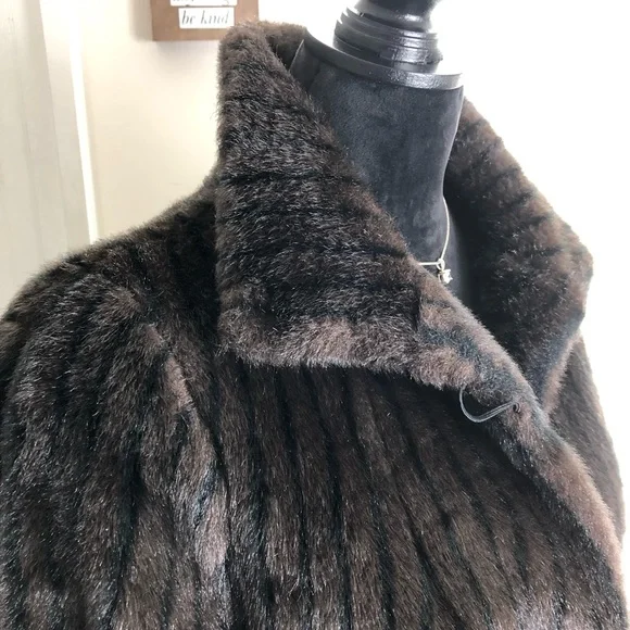 Vintage Jordache faux fur coat - Picture 3 of 16